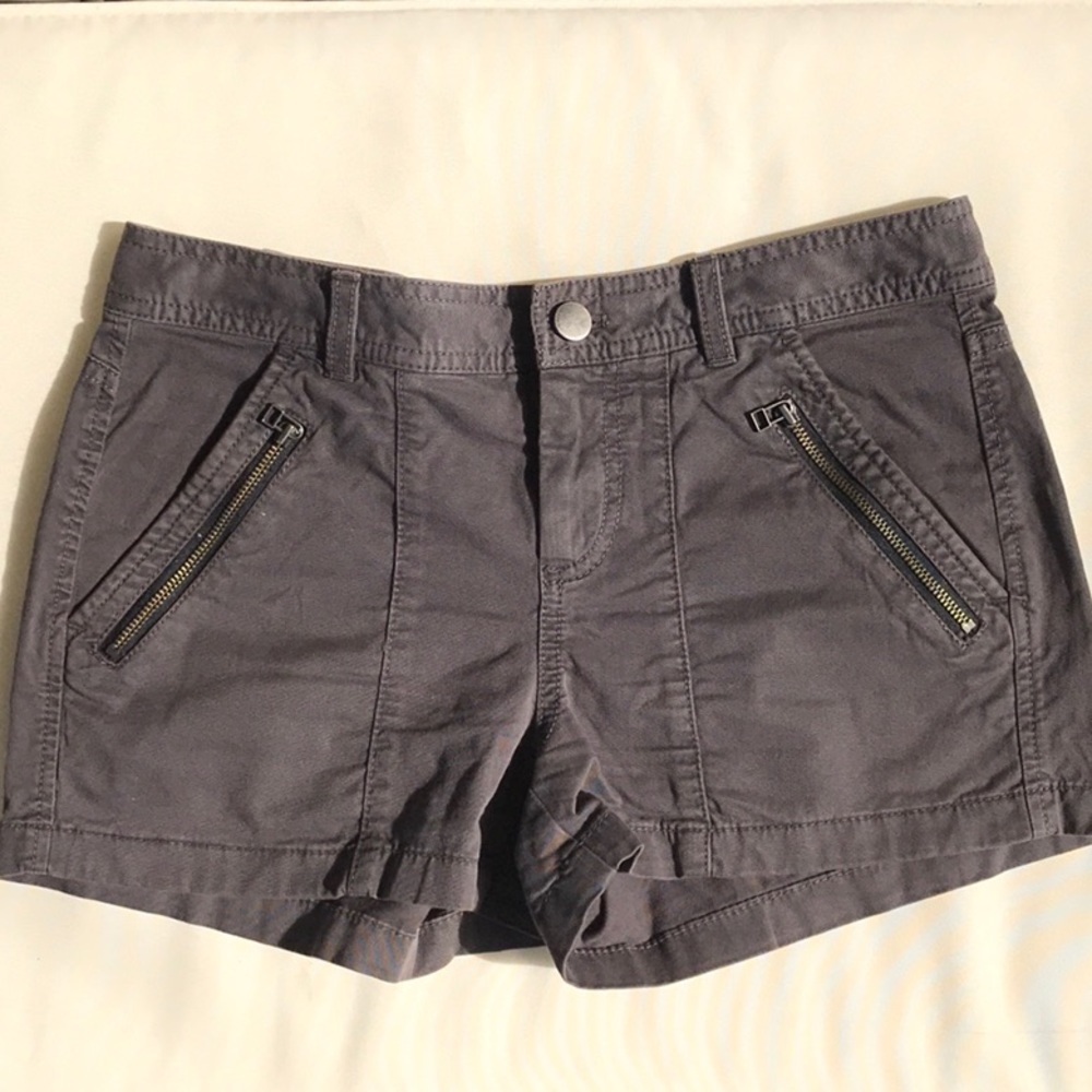 Hinge zipper pocket grey utility shorts size 2